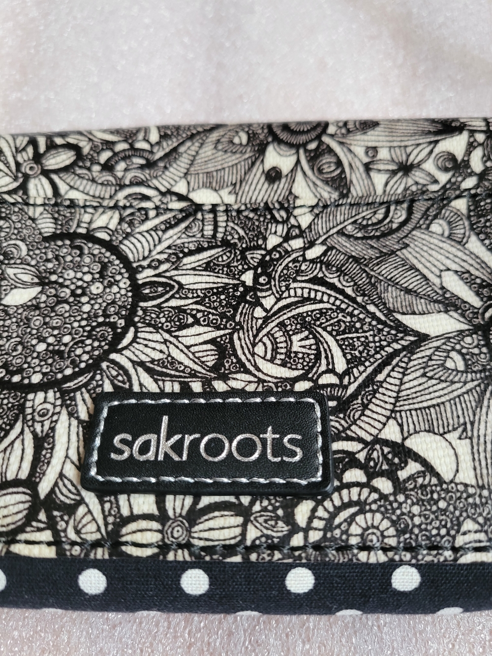 Sakroots Women’s Printed Black/Off White Adjustable Strap Crossbody Wallet/Purse - Picture 5 of 14